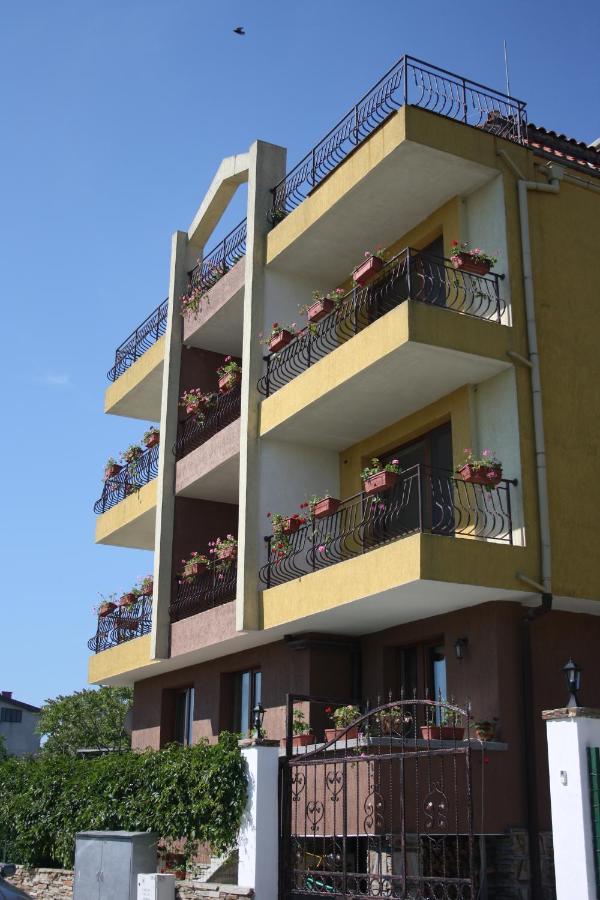 Family Hotel Akra Tjernomorets Exteriör bild